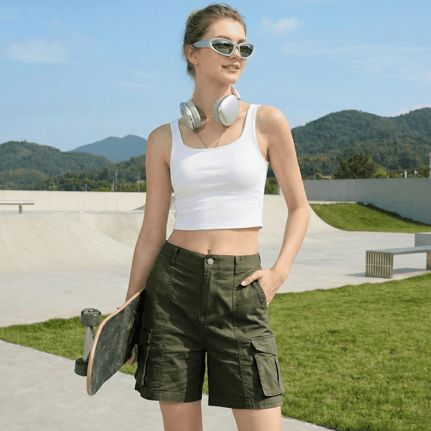 SOMER Bermuda Shorts for Women Elastic Waist Cargo Shorts with 6 Pockets Green Shorts Hiking for Summer Casual