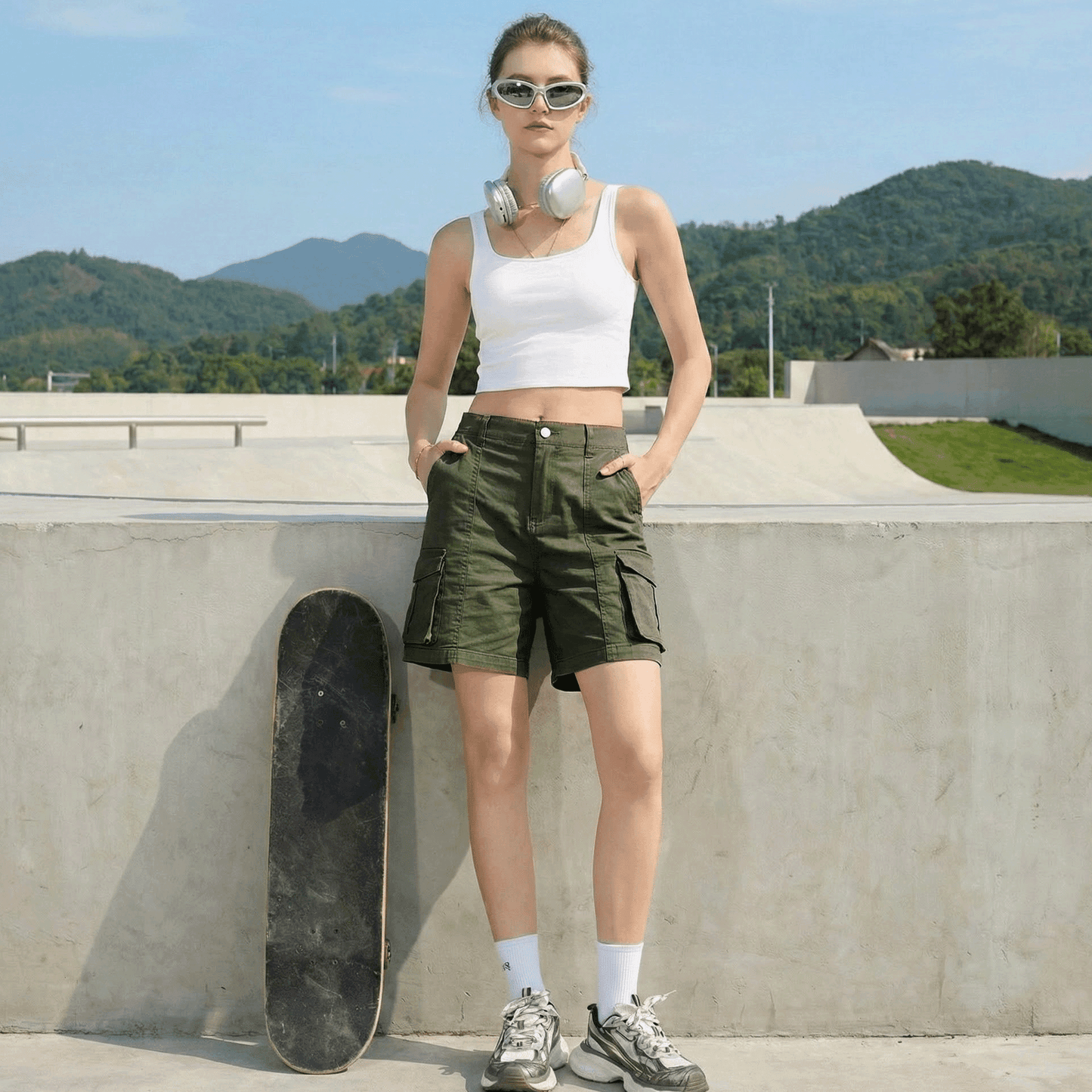 SOMER Bermuda Shorts for Women Elastic Waist Cargo Shorts with 6 Pockets Green Shorts Hiking for Summer Casual